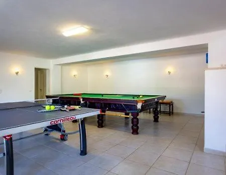 Vale Do Garrao Sleeps 12 Pool Villa