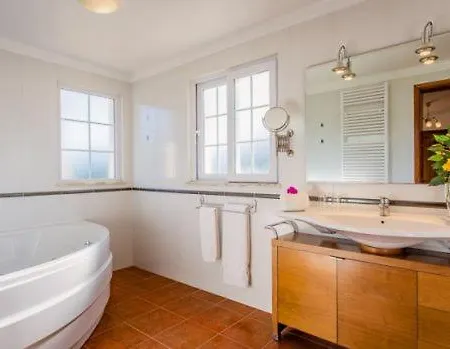 Vale Do Garrao Sleeps 12 Pool *