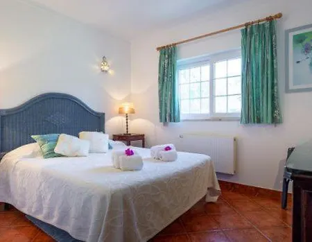 Vale Do Garrao Sleeps 12 Pool Villa Vale do Lobo