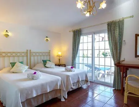 Vale Do Garrao Sleeps 12 Pool *