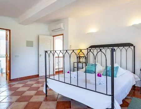 Villa Vale Do Garrao Sleeps 12 Pool