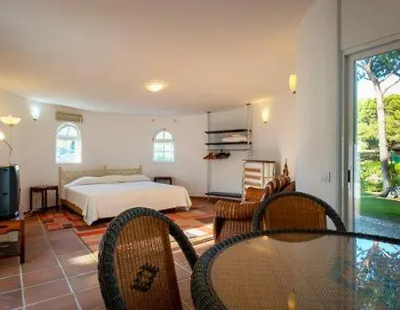 Vale Do Garrao Sleeps 12 Pool