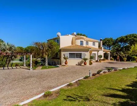Villa Vale Do Garrao Sleeps 12 Pool